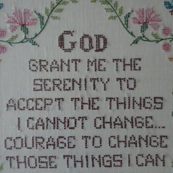 Vintage Framed Embroidery Cross Stitch "Serenity Prayer" Floral Design 17.5"x14" - Picture 4 of 15